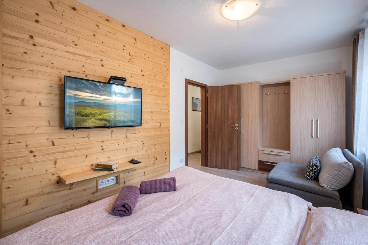 Apartment Anna Chopok, 1 110 M, Highest In Central Europe, On A Hiking Trail To Dumbier 데마노브스카돌리나 외부 사진